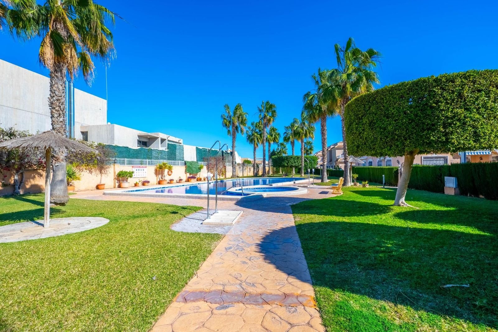 2 Bedrooms, La Regia