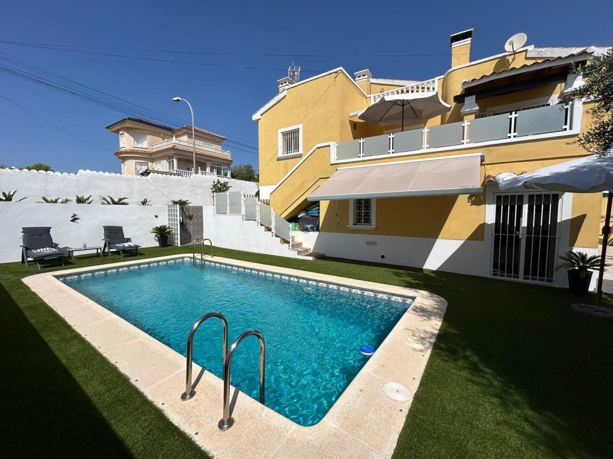 3 Bed Detached Villa in San Miguel de Salinas