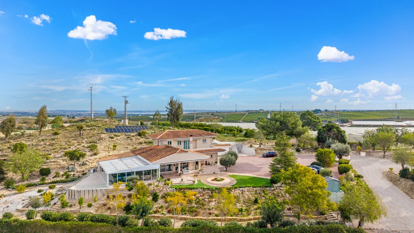 4 Bed Finca - Cortijo in Torremendo