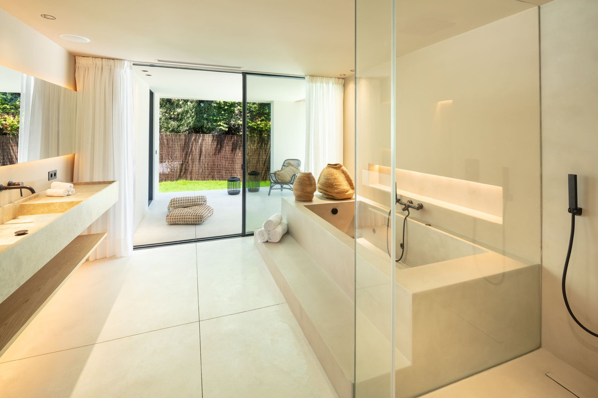 4 Bed Detached Villa in Marbella