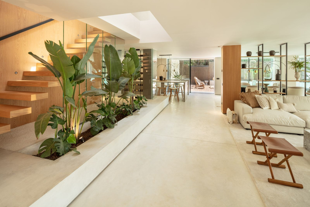 4 Bed Detached Villa in Marbella