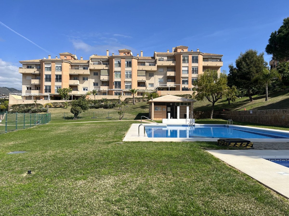 2 Bed Middle Floor Apartment in Parque Clavero