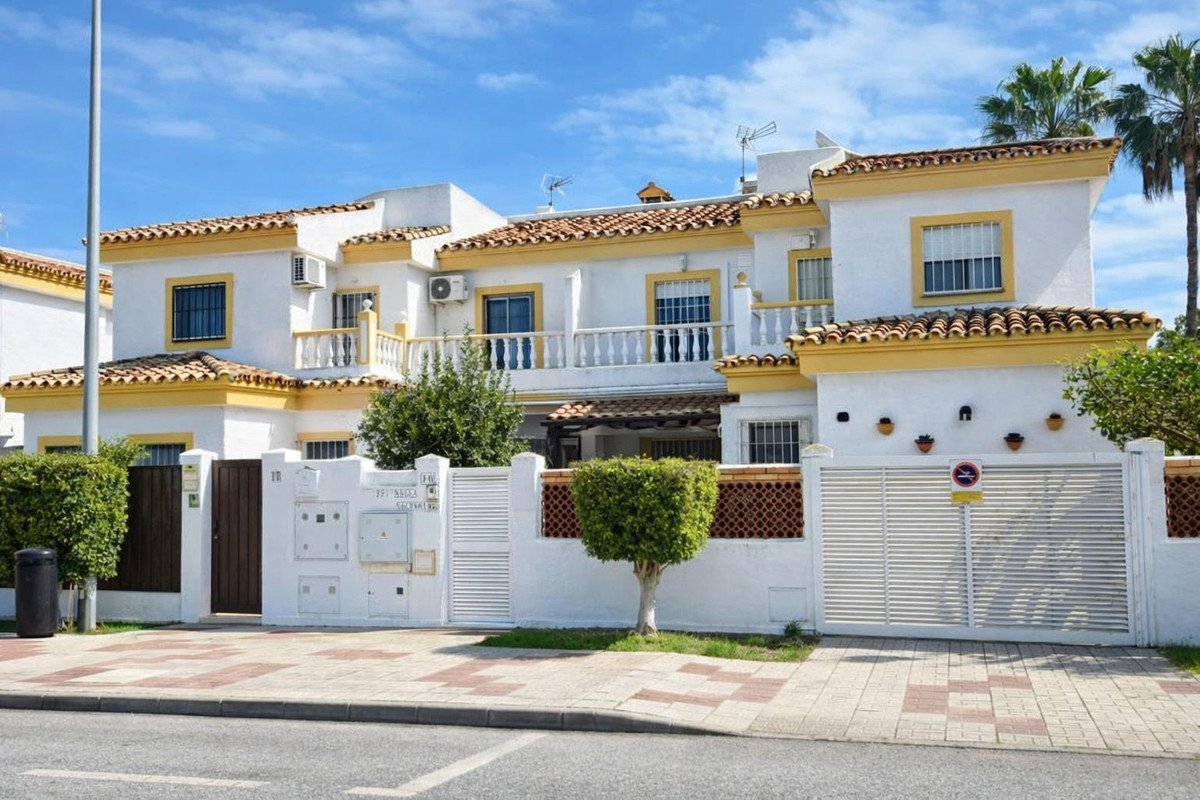 4 Bed Semi-Detached House in Guadalmar