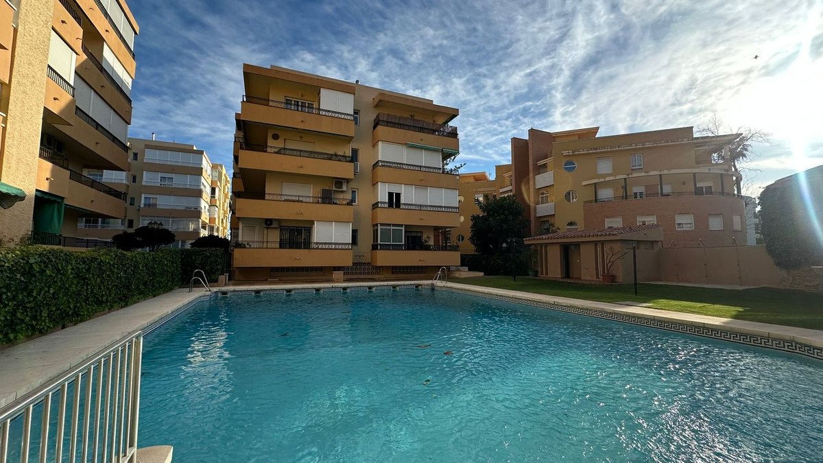 3 Bed Middle Floor Apartment in Pedregalejo