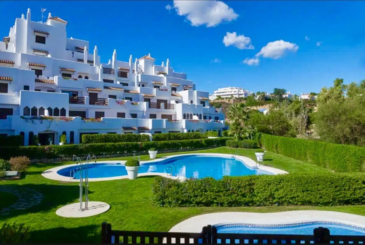 3 Bed Middle Floor Apartment in New Golden Mile