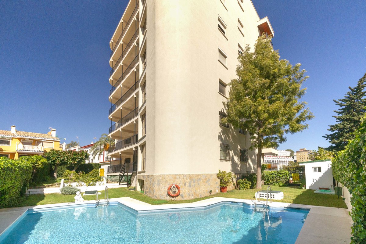 1 Bed Middle Floor Apartment in Montemar