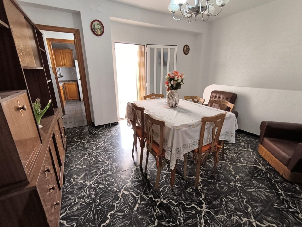 6 Bed Townhouse in Yecla