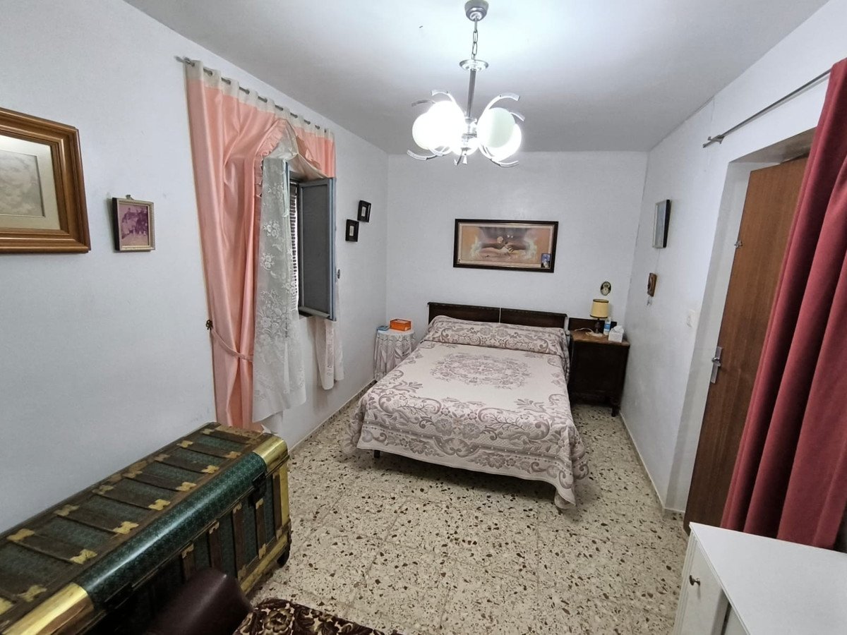 6 Bed Detached Villa in Yecla
