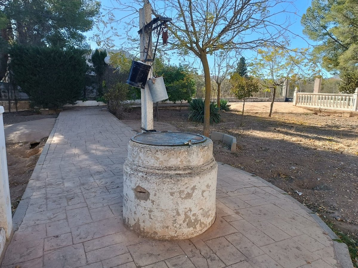 5 Bed Detached Villa in Yecla