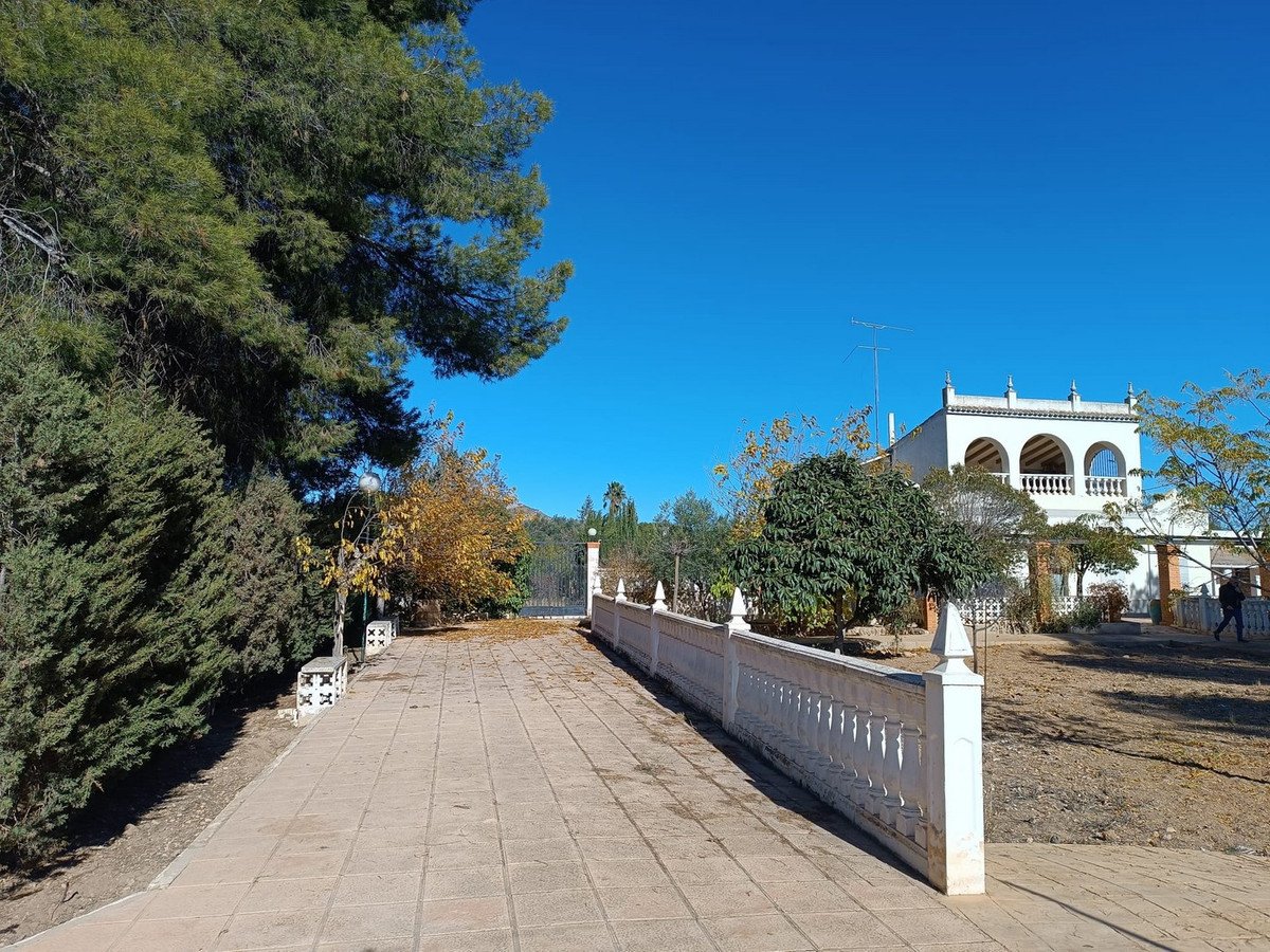 5 Bed Detached Villa in Yecla