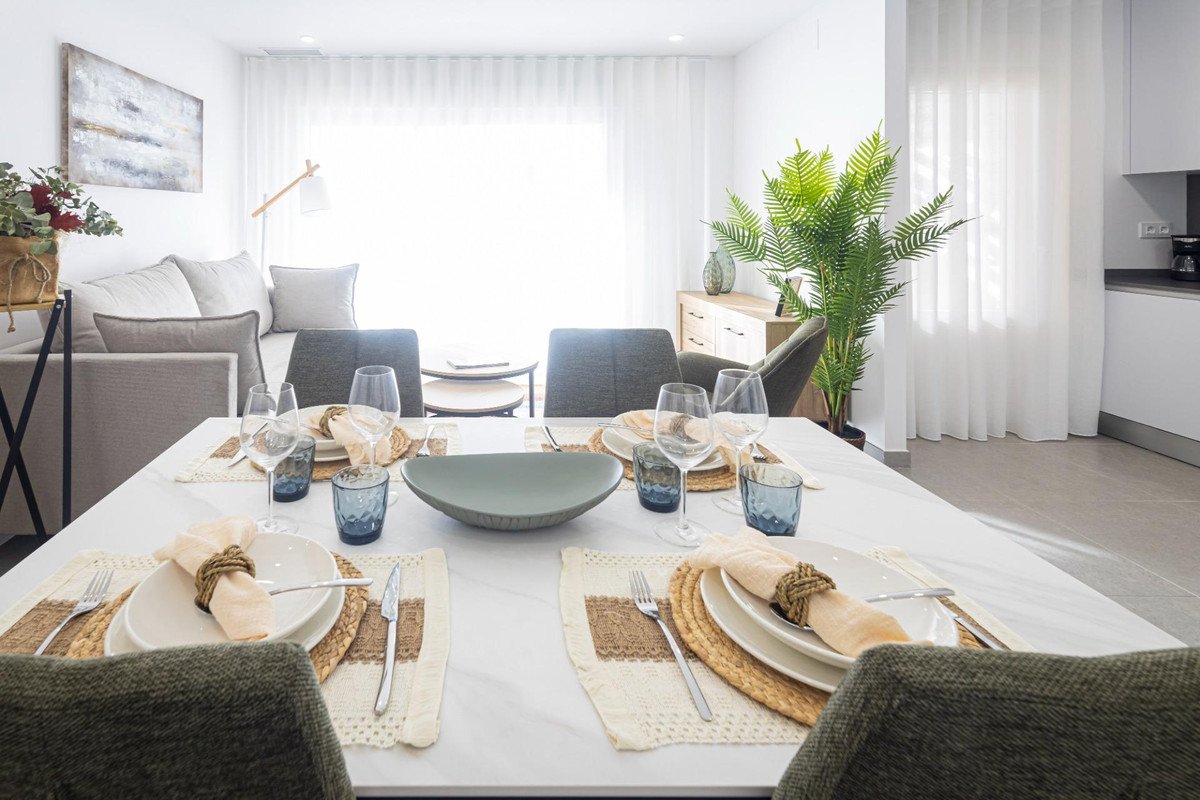 2 Bed Middle Floor Apartment in Los Alcazares