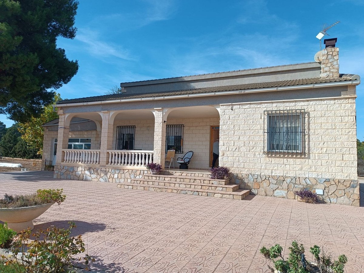 3 Bed Detached Villa in Yecla