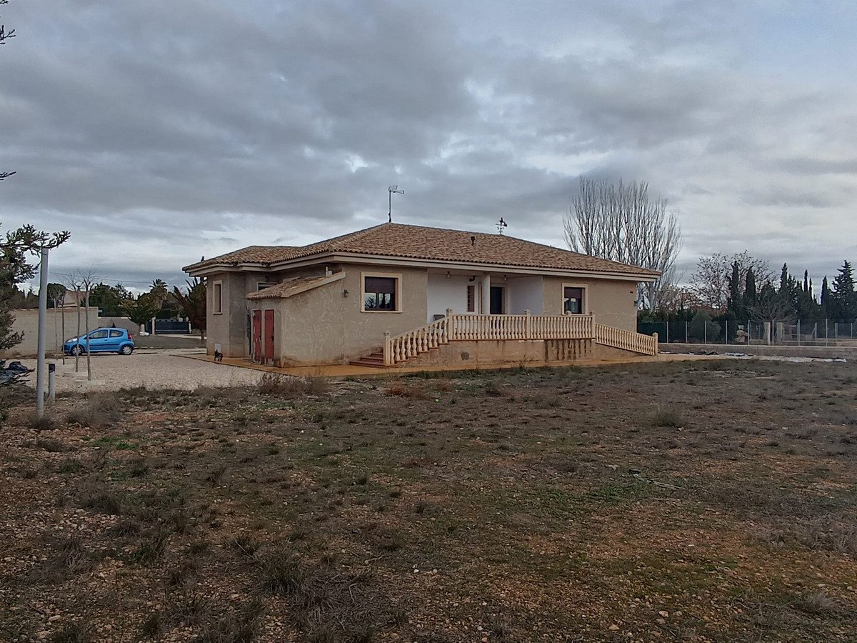 5 Bed Detached Villa in Yecla