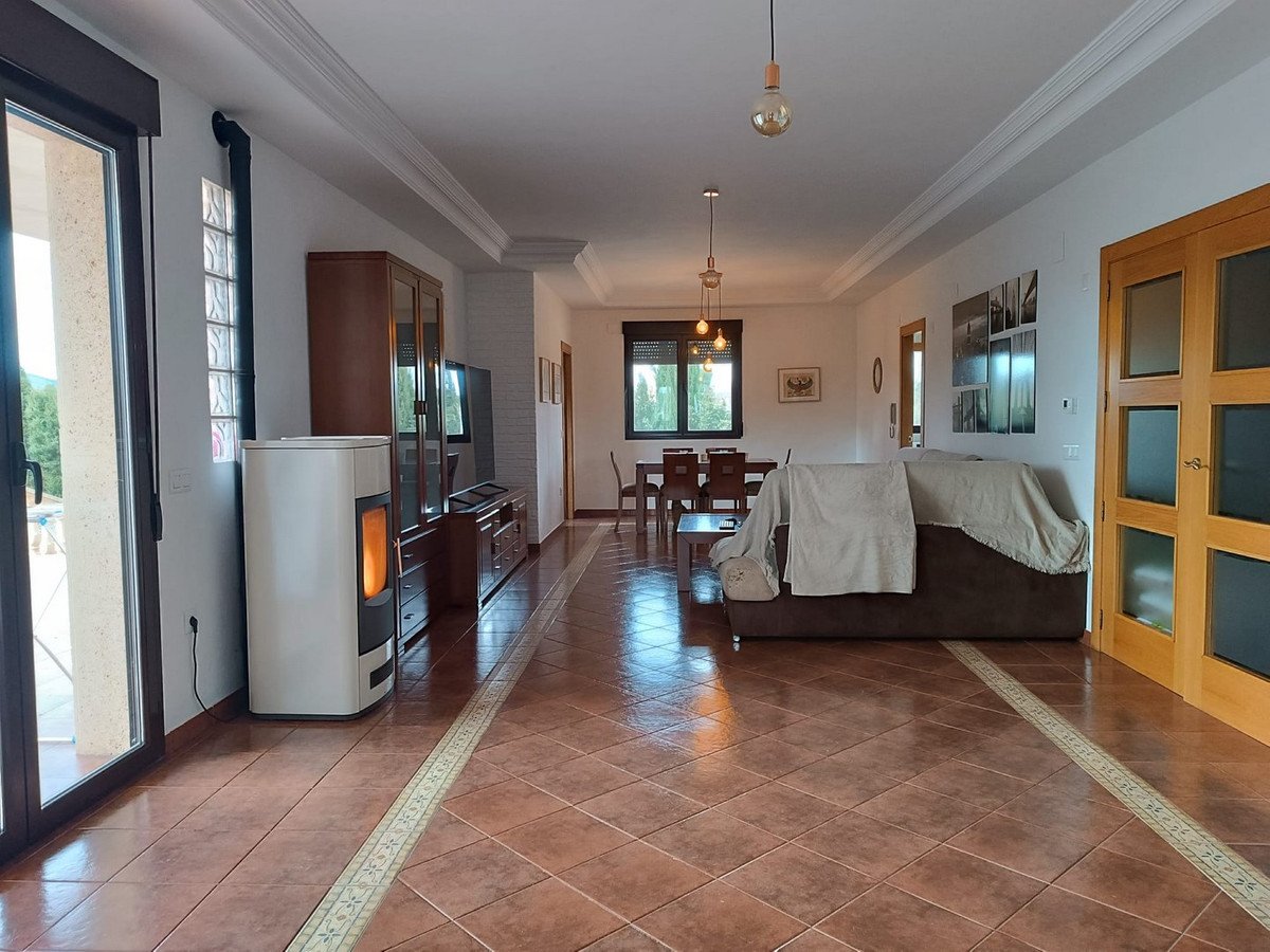 5 Bed Detached Villa in Yecla