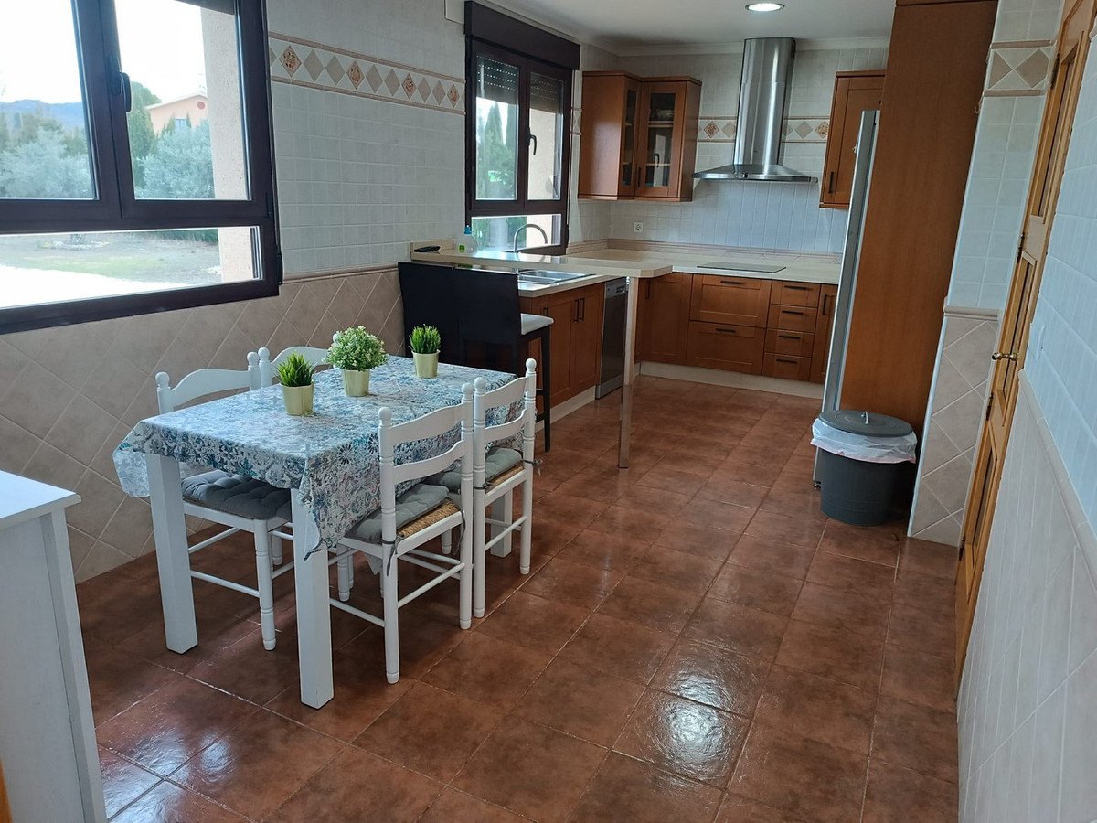 5 Bed Detached Villa in Yecla