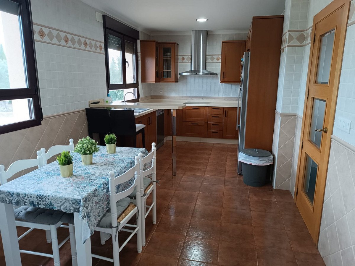 5 Bed Detached Villa in Yecla