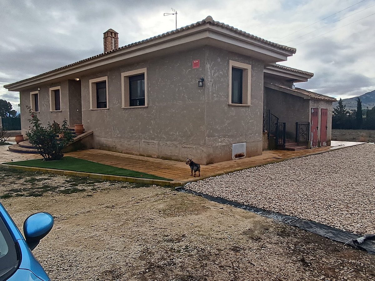 5 Bed Detached Villa in Yecla