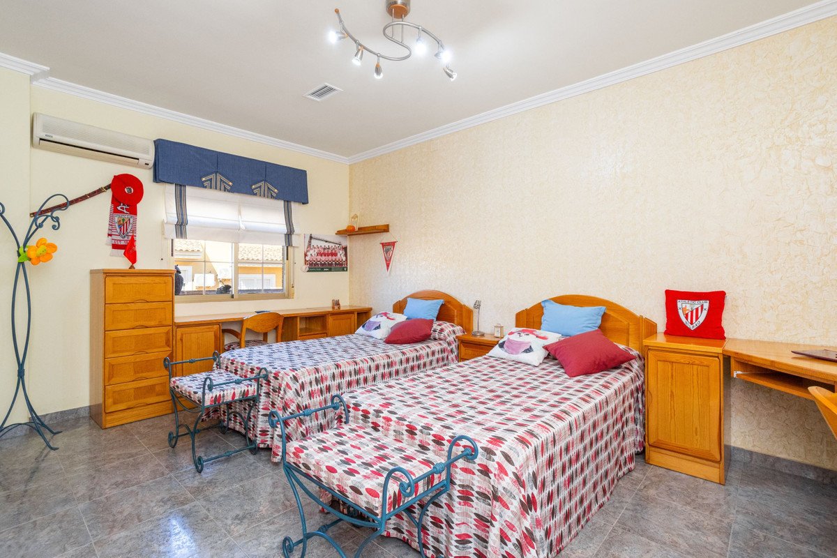 4 Bed Detached Villa in La Union