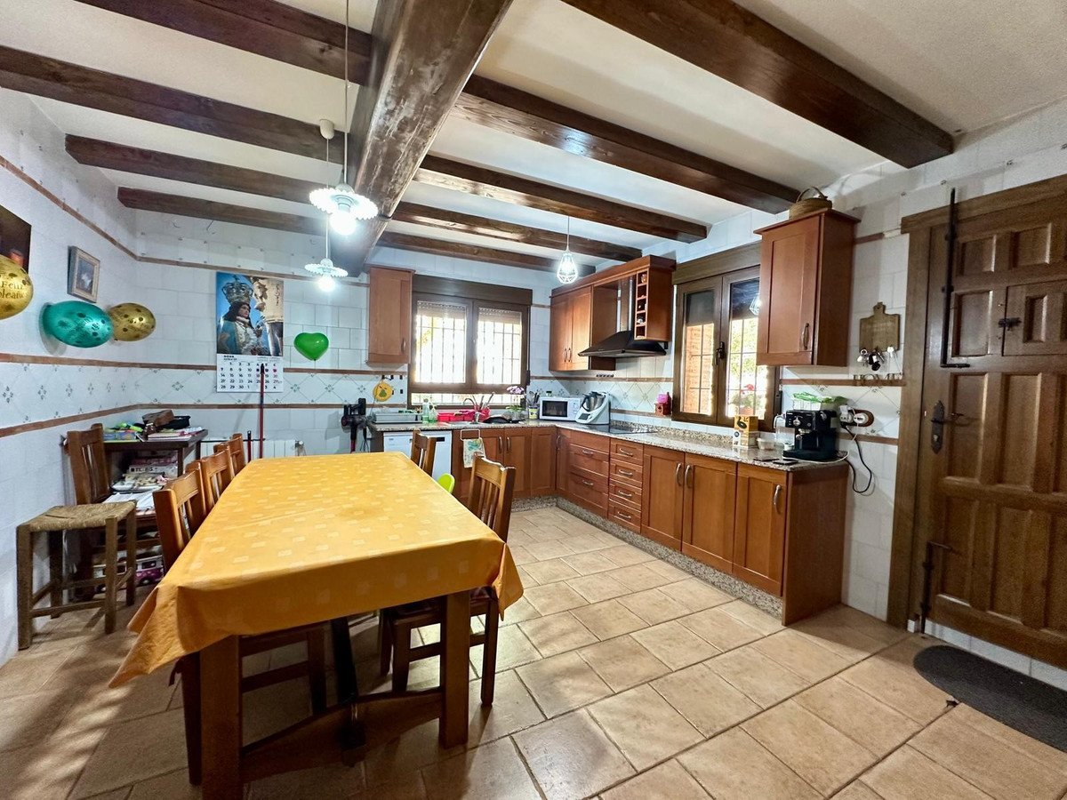 8 Bed Detached Villa in Yecla