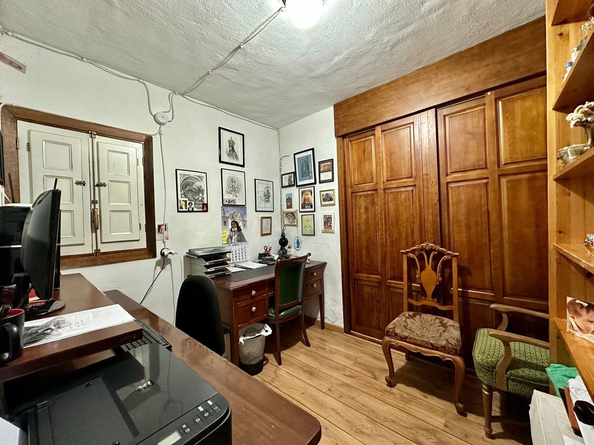 8 Bed Detached Villa in Yecla