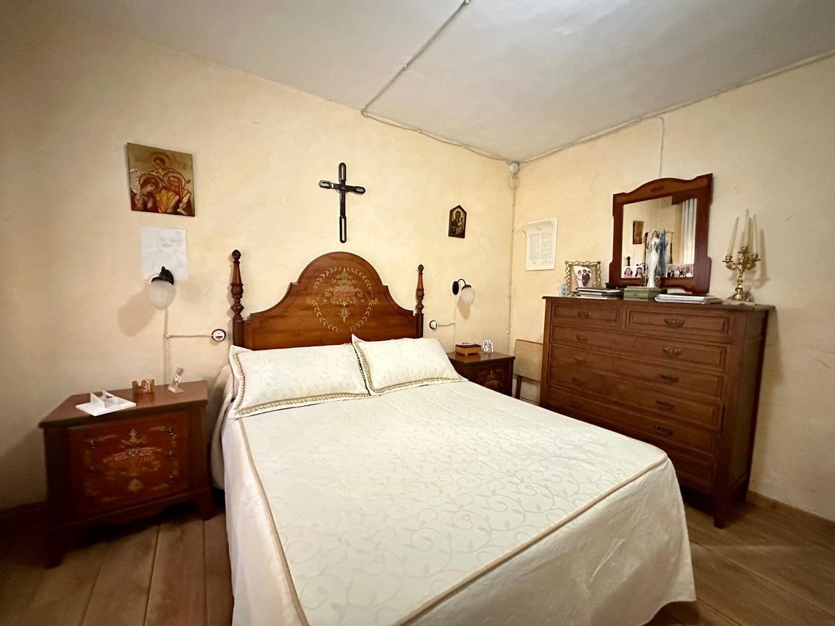 8 Bed Detached Villa in Yecla
