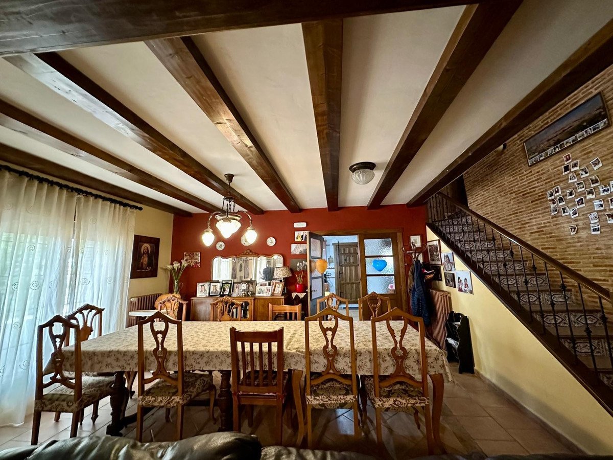 8 Bed Detached Villa in Yecla