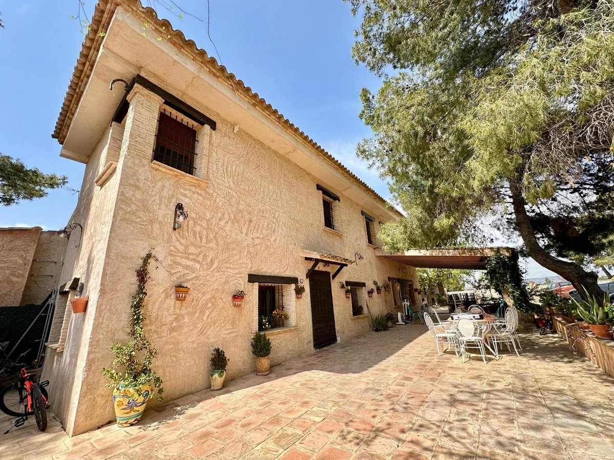 8 Bed Detached Villa in Yecla