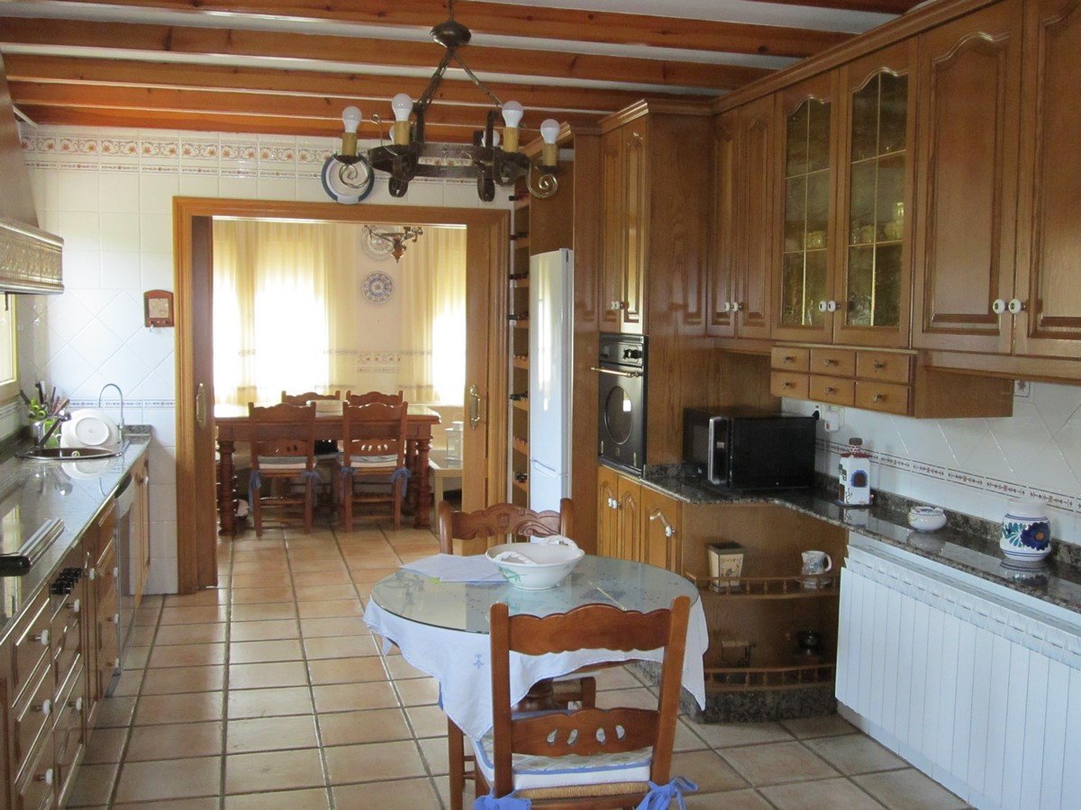6 Bed Detached Villa in Yecla