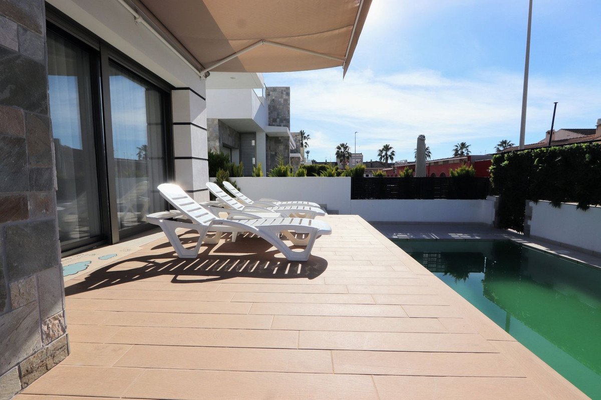 4 Bed Detached Villa in Los Alcazares