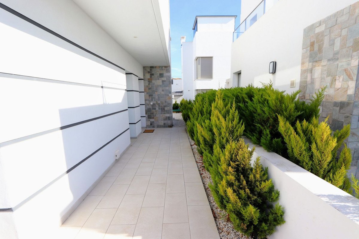 4 Bed Detached Villa in Los Alcazares