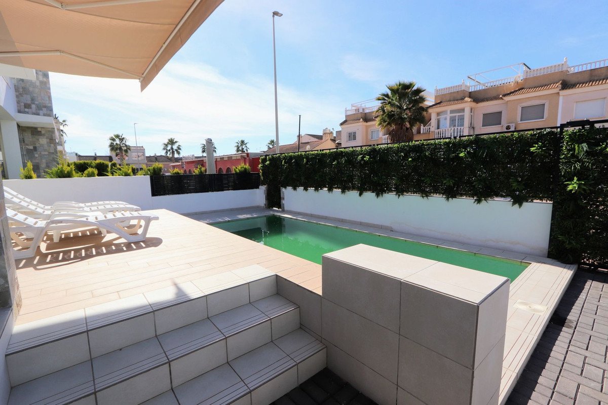 4 Bed Detached Villa in Los Alcazares