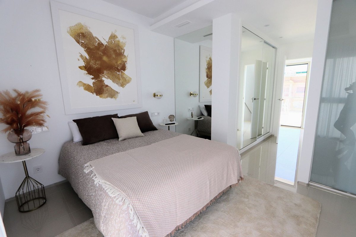 4 Bed Detached Villa in Los Alcazares