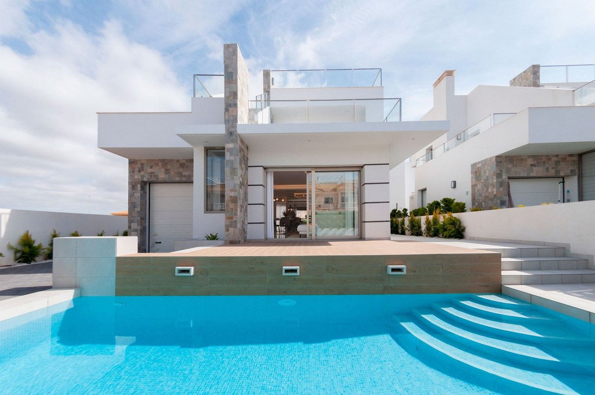 4 Bed Detached Villa in Los Alcazares