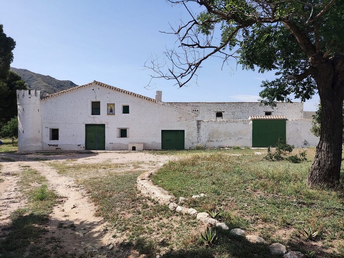 10 Bed Finca - Cortijo in Yecla