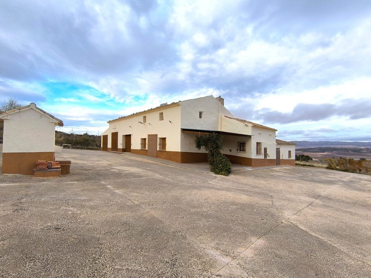 5 Bed Finca - Cortijo in Yecla