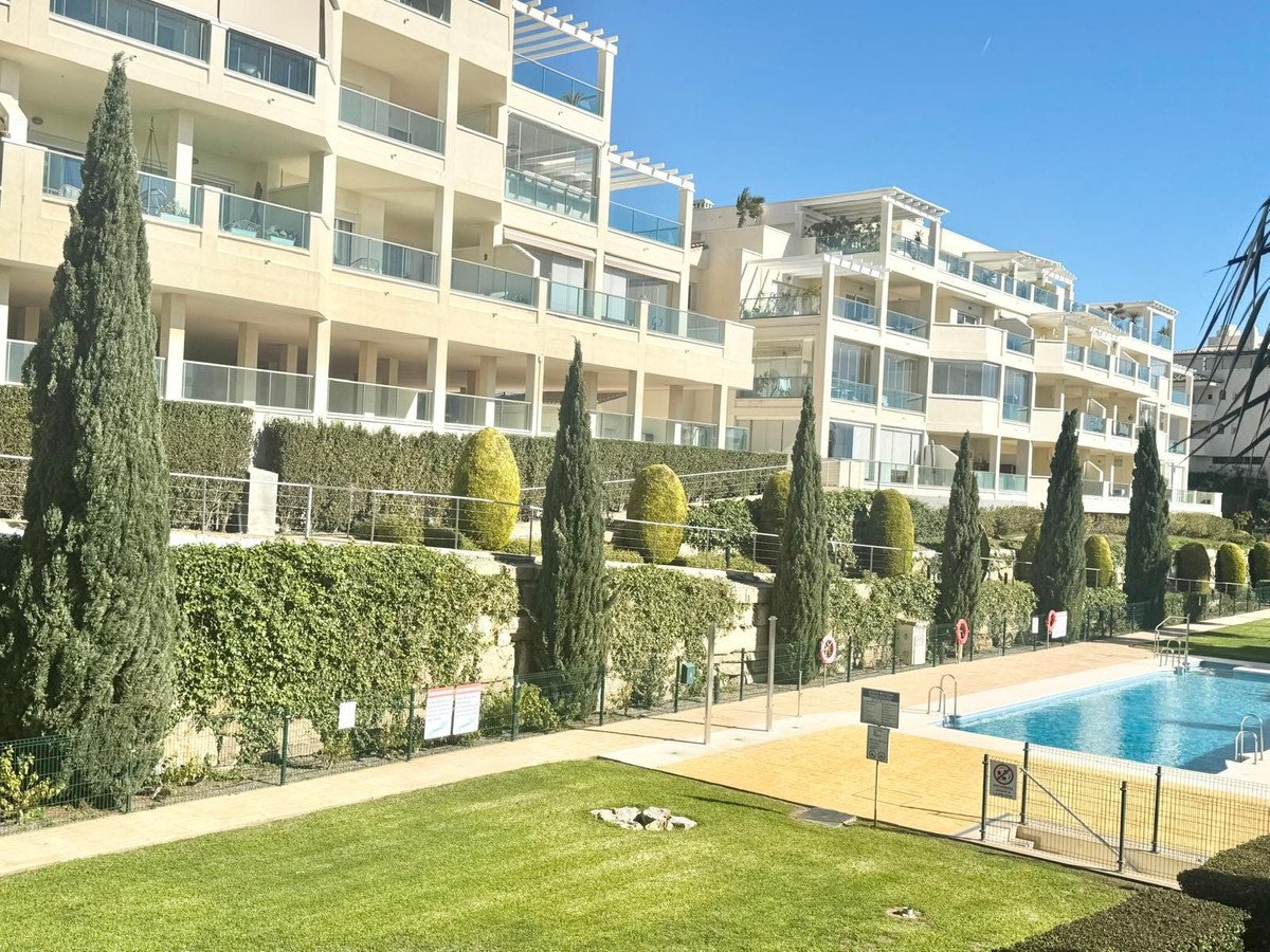 2 Bed Middle Floor Apartment in Cerros del Aguila