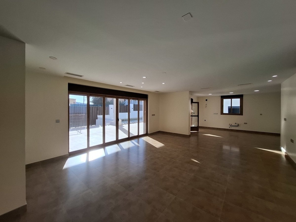 5 Bed Detached Villa in San Juan de los Terreros