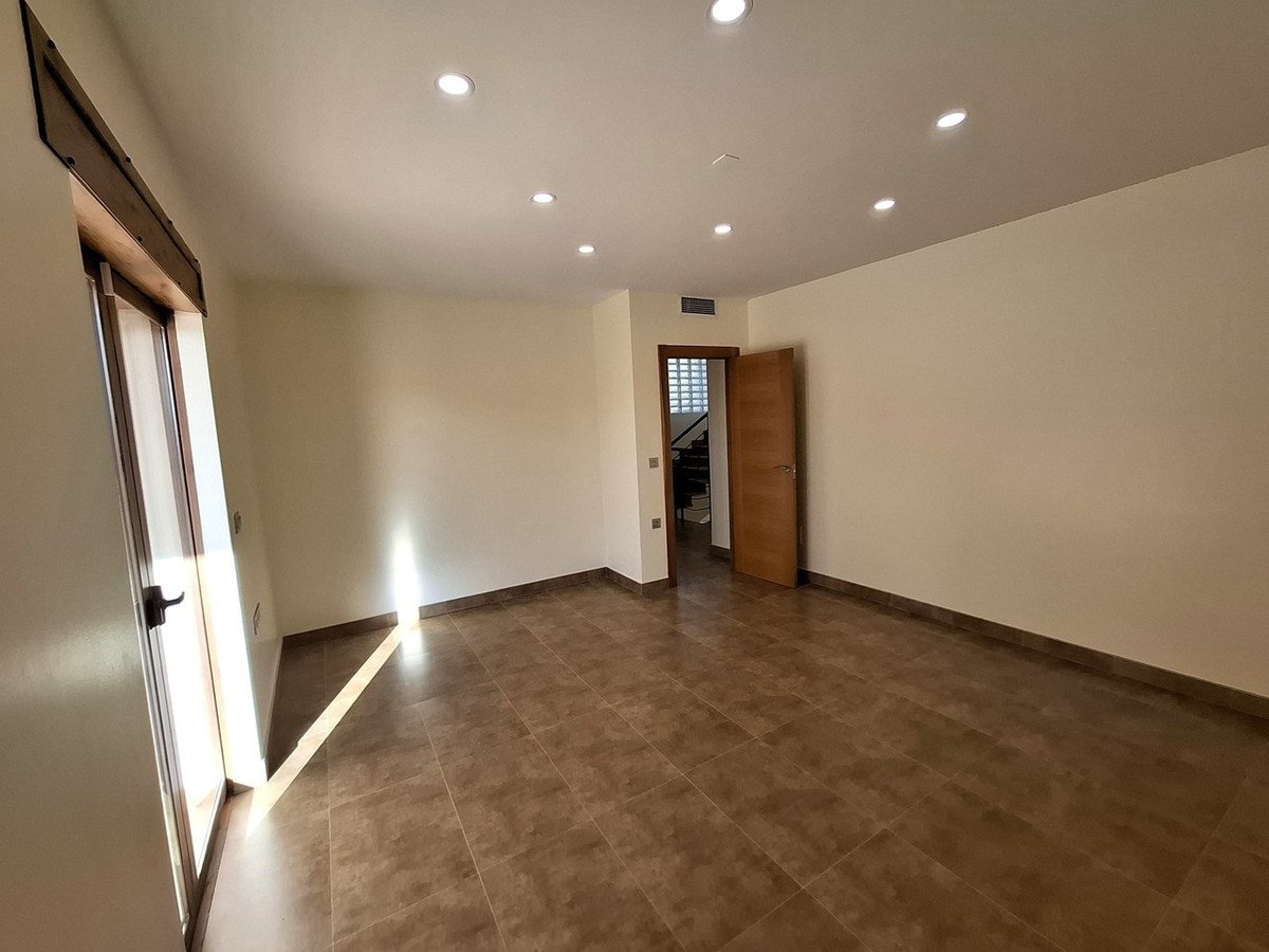 5 Bed Detached Villa in San Juan de los Terreros