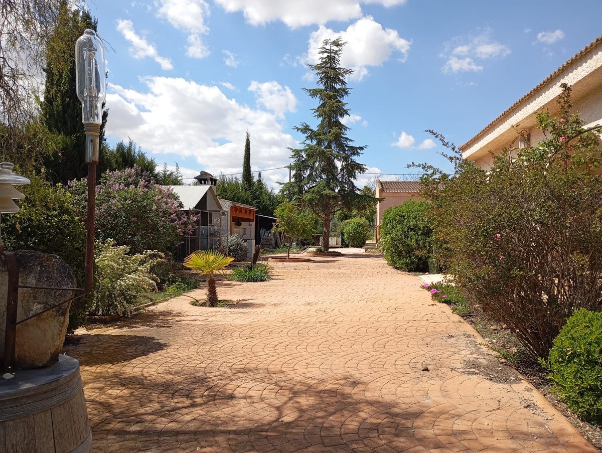 5 Bed Detached Villa in Yecla