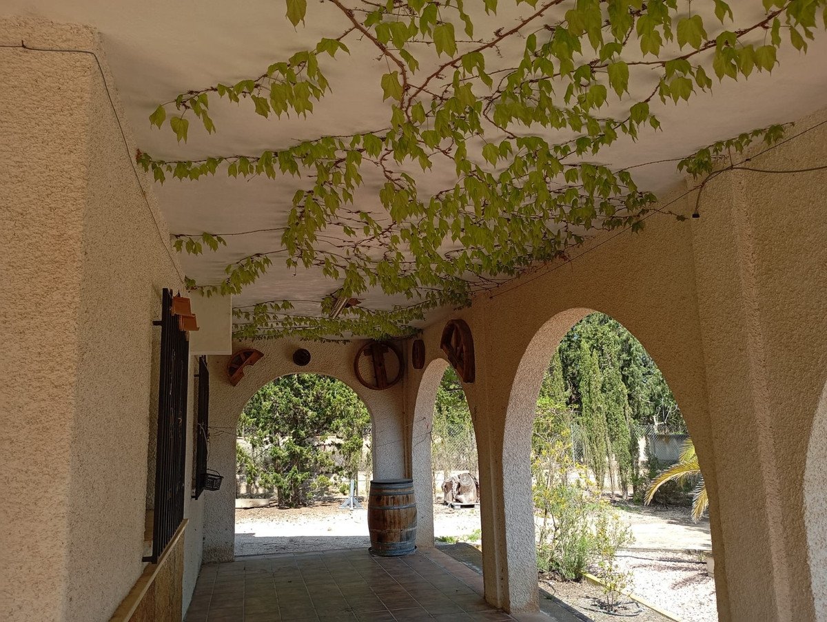 5 Bed Detached Villa in Yecla