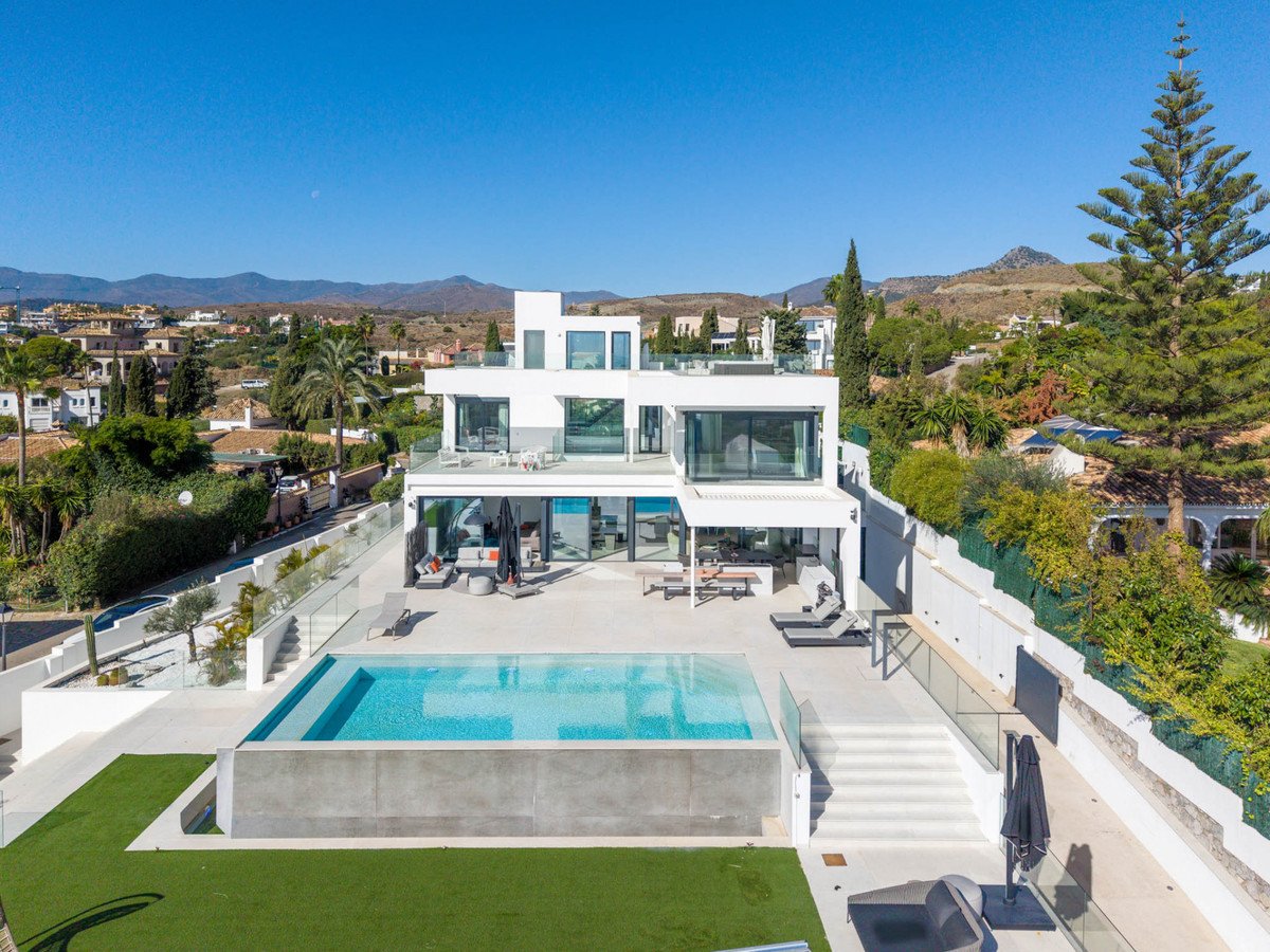 6 Bed Detached Villa in Benahavís