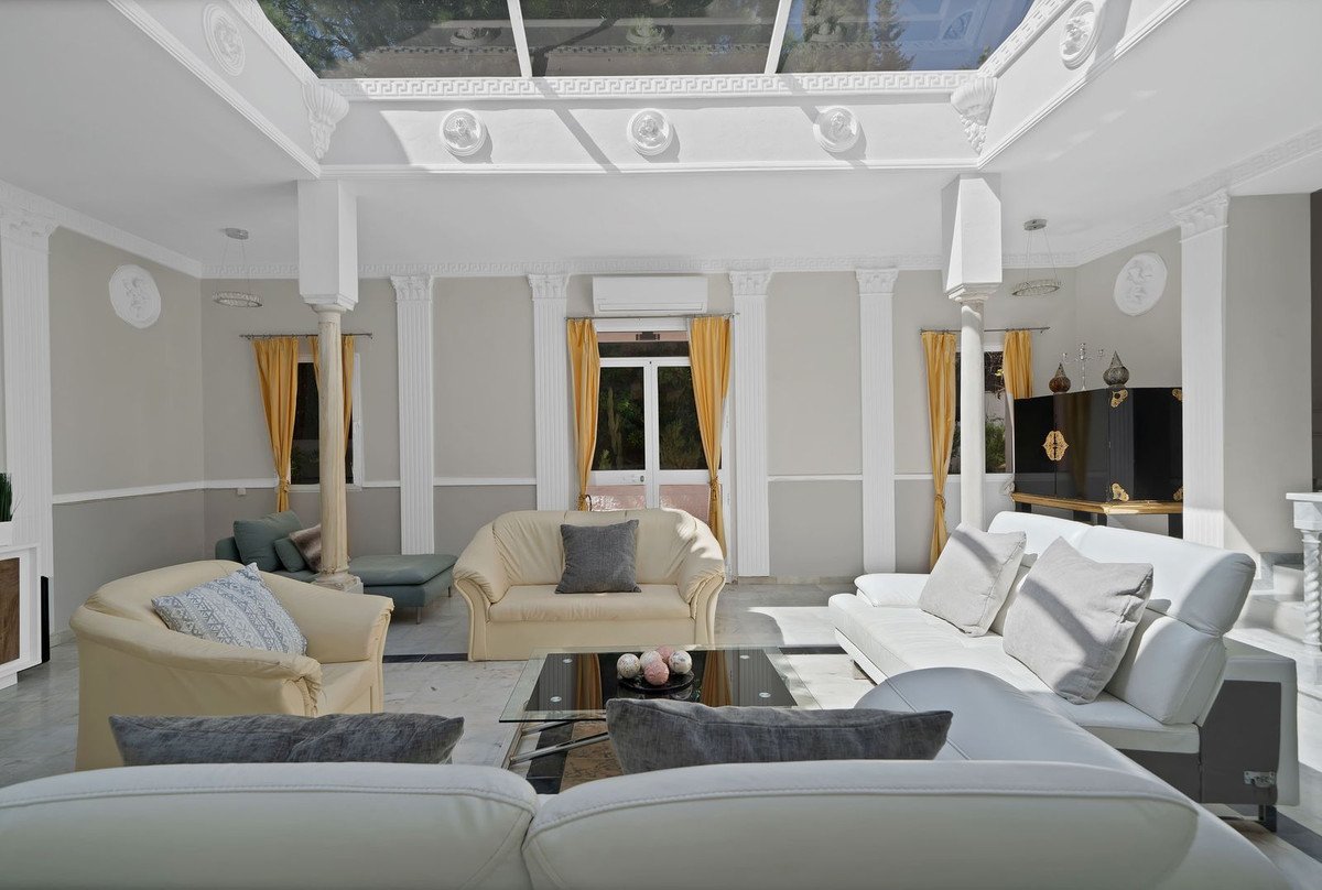 10 Bed Detached Villa in Hacienda Las Chapas