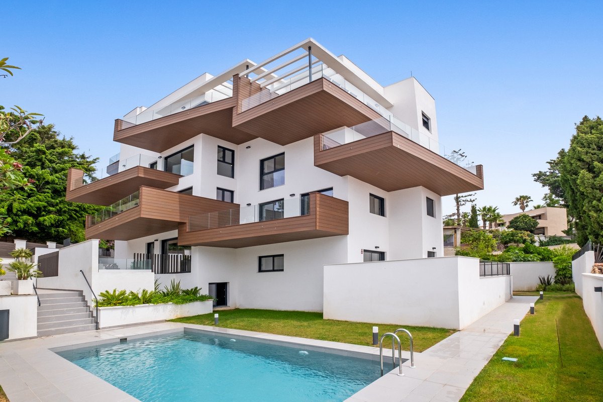 2 Bed Middle Floor Apartment in Montemar