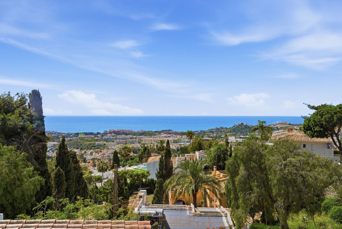 6 Bed Detached Villa in Benalmadena