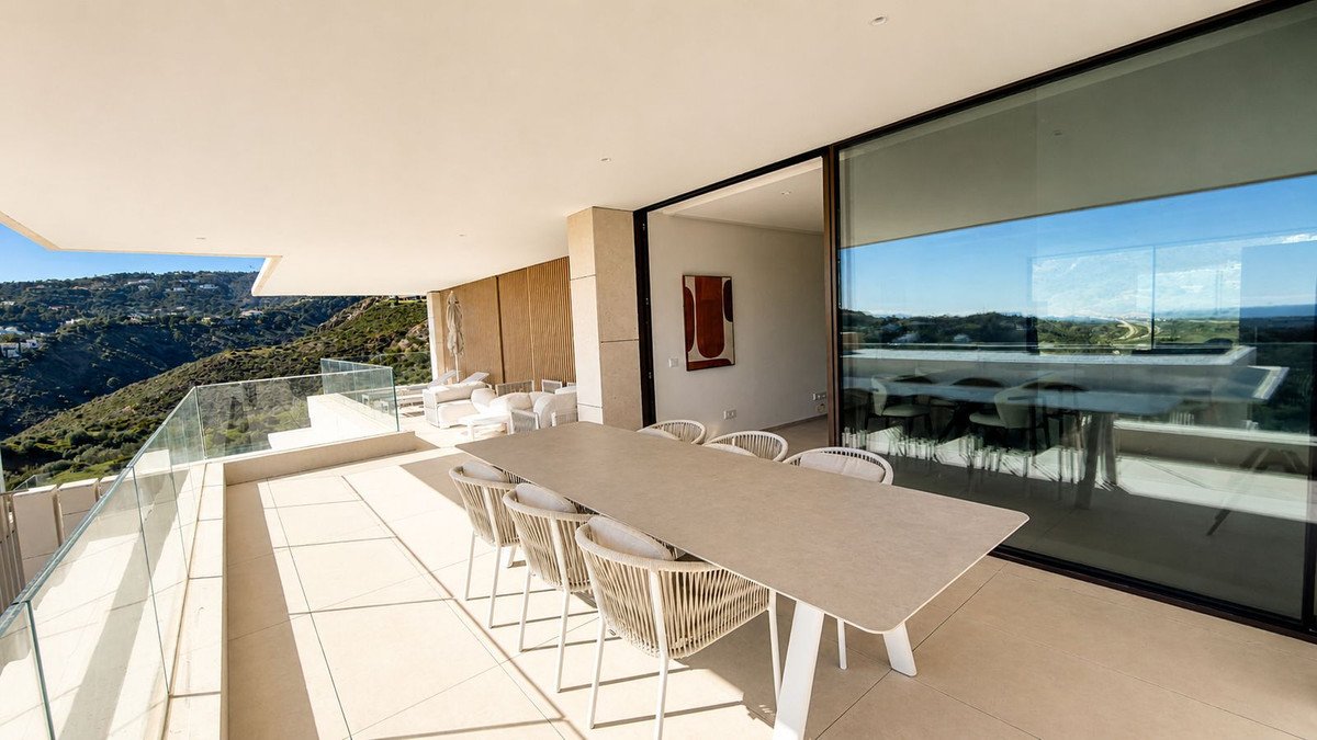 4 Bed Middle Floor Apartment in La Quinta