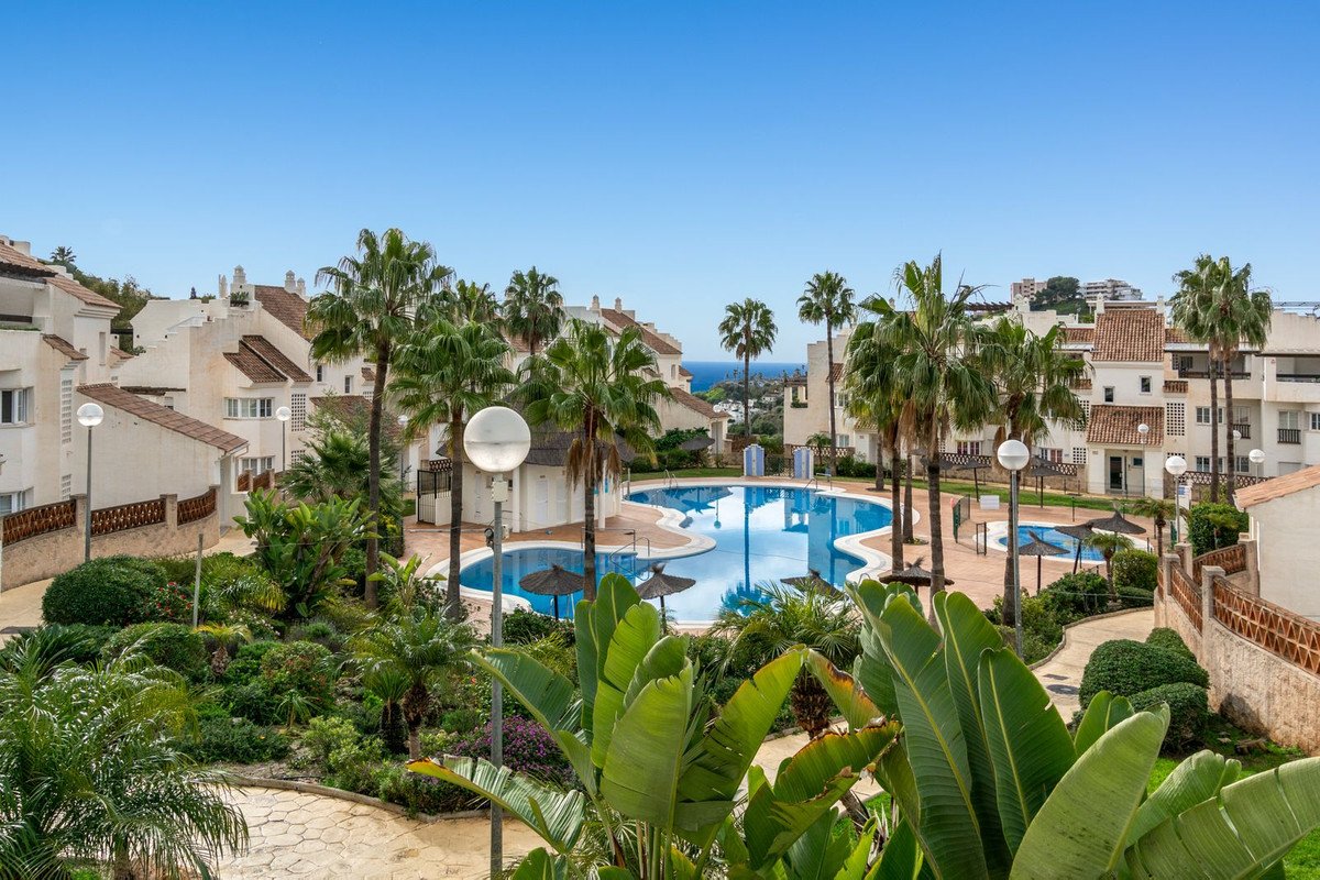 2 Bed Middle Floor Apartment in Benalmadena