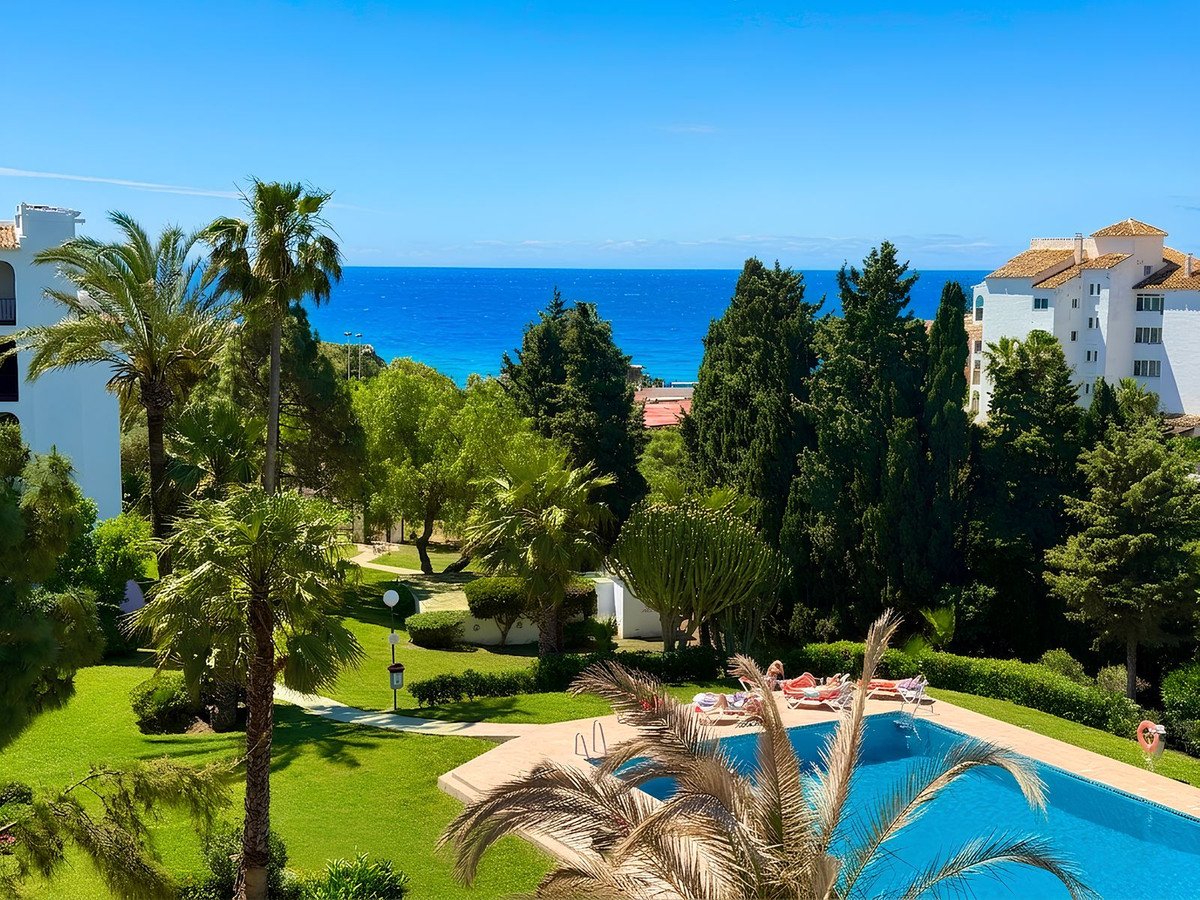 2 Bed Middle Floor Apartment in Riviera del Sol