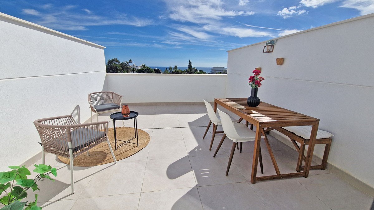 3 Bed Middle Floor Apartment in Estepona