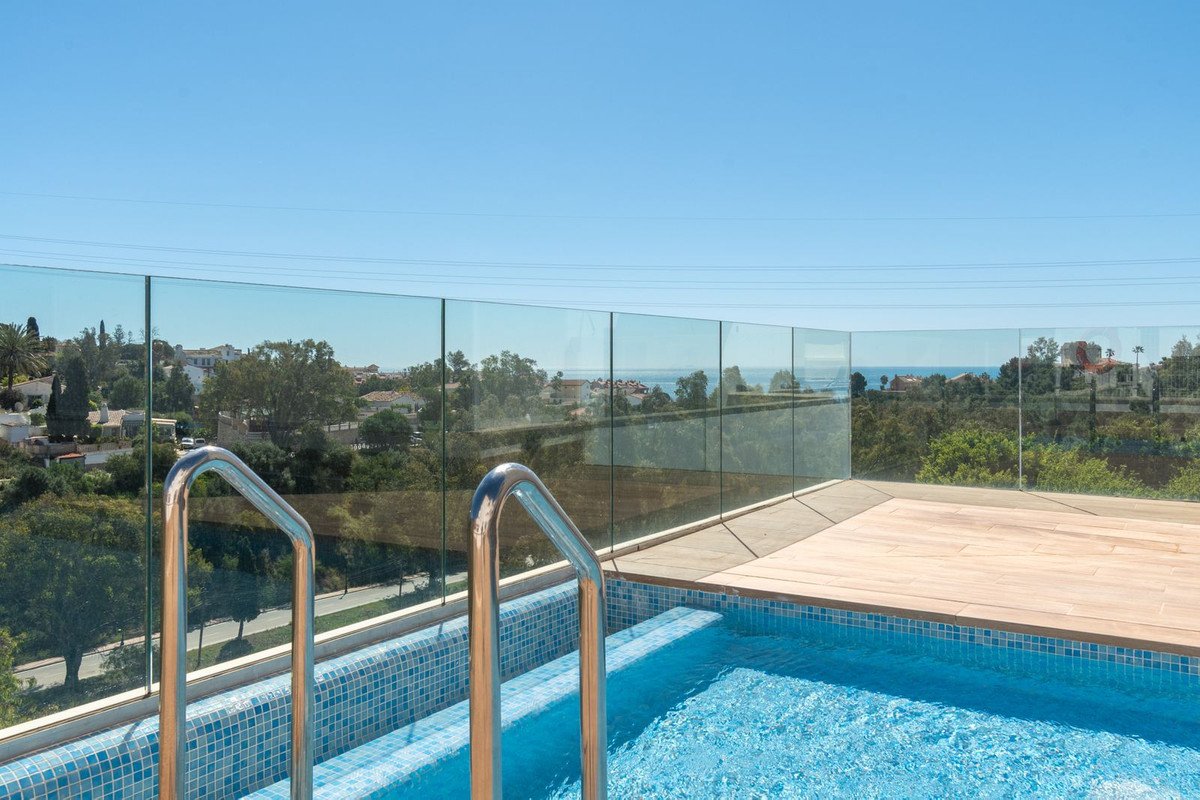 3 Bed Middle Floor Apartment in Fuengirola