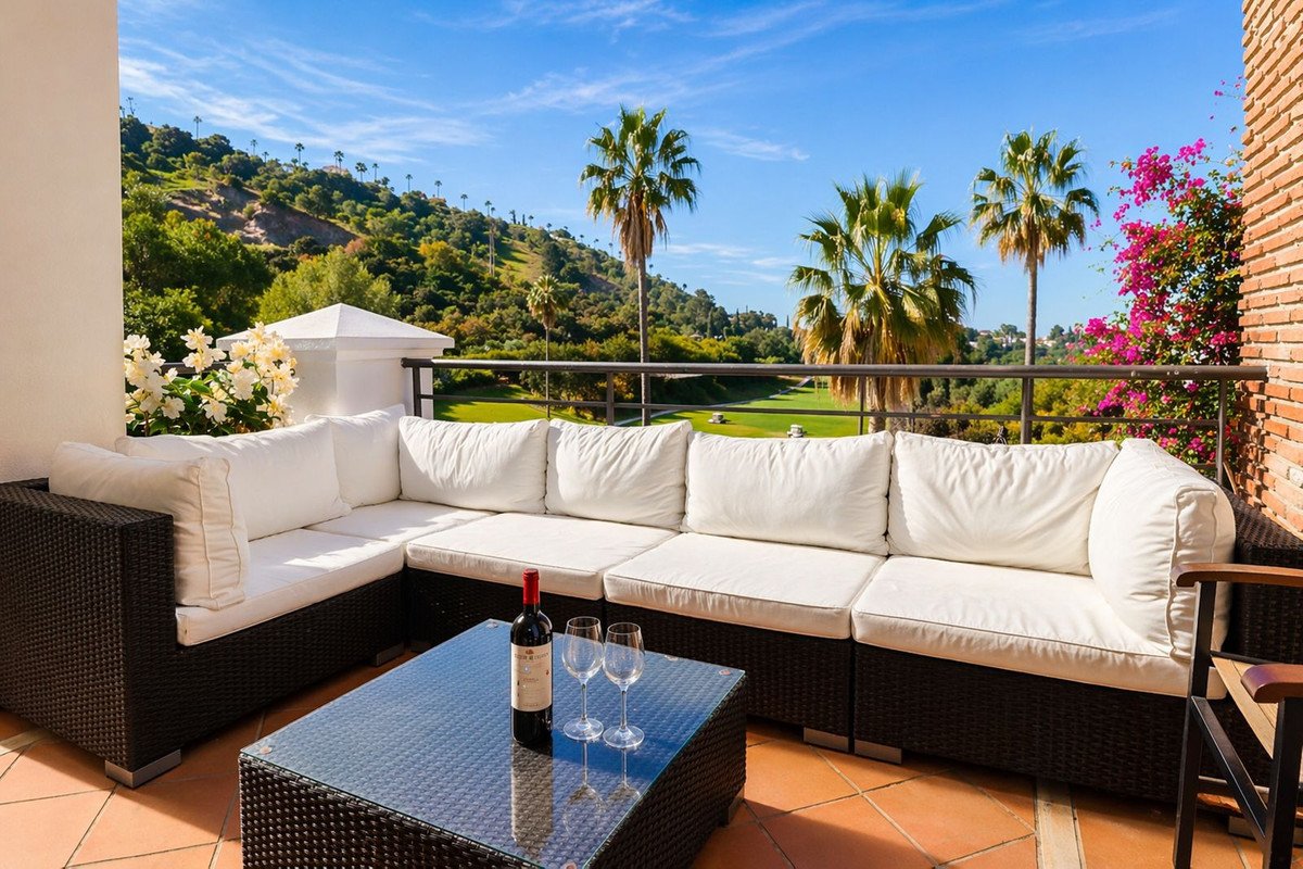 3 Bed Middle Floor Apartment in Los Arqueros